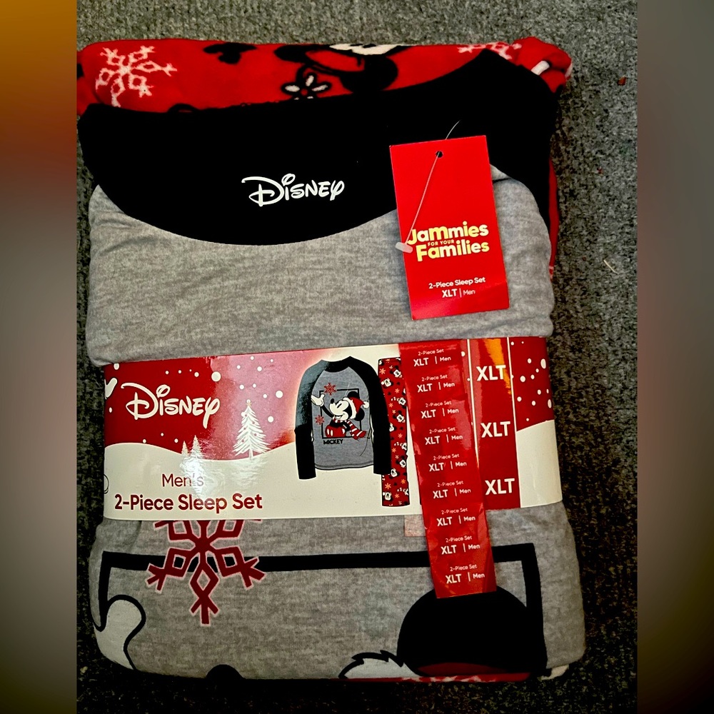 NWT XLT Men’s Disney Christmas Pajamas